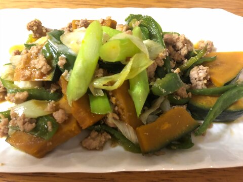 栄養満点!ひき肉とかぼちゃとアスパラの甘辛煮